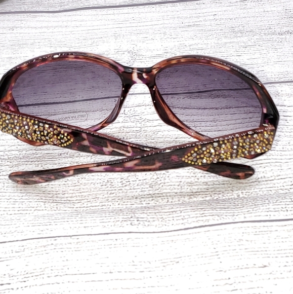 ⭐Carol Brodie Sunglasses and Case main image 9